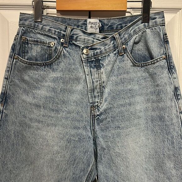 Princess Polly High Rise Asymmetrical Button Fly Light Wash Loose Fit Jeans Sz 8 - Picture 2 of 11